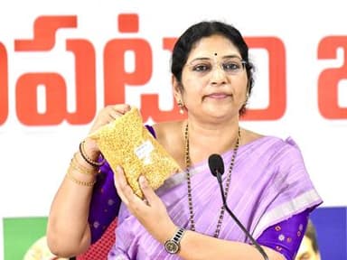 వైఎస్సార్సీపీ మహిళా విభాగం రాష్ట్ర అధ్యక్షురాలు, ఎమ్మెల్సీ వరుదు కళ్యాణి