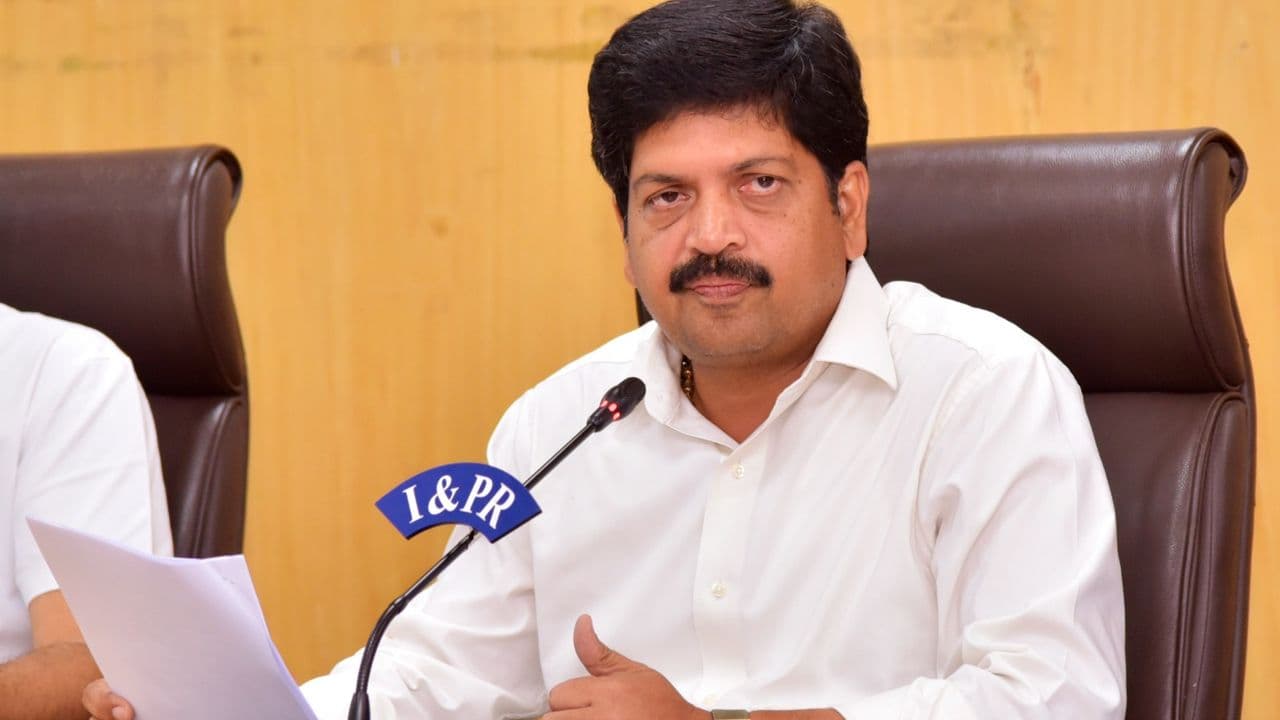 రాష్ట్ర ఎక్సైజ్, గనులు & భూగర్భశాఖ మంత్రి కొల్లు రవీంద్ర