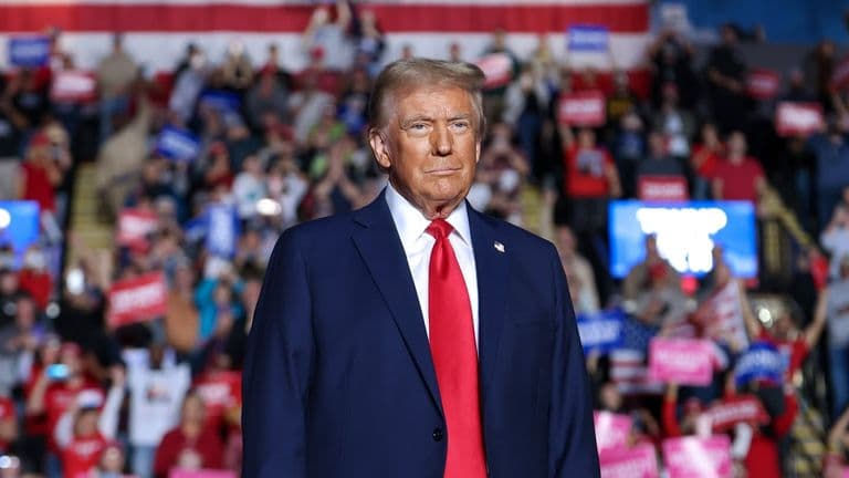 Trump Says Iran-Linked Threat Prompted US Bomber Withdrawal from UK Base