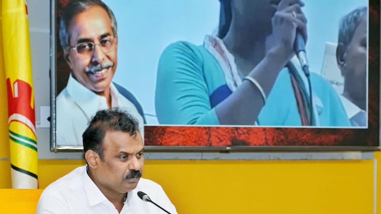 టీడీపీ కేంద్ర కార్యాలయంలో మీడియాతో మాట్లాడుతున్న రెవెన్యూ మంత్రి అనగాని