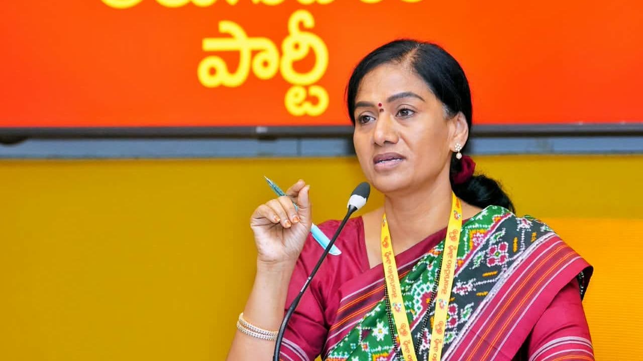 మంగళగిరి ఎన్టీఆర్ భవన్లో మీడియాతో మాట్లాడుతున్న ఎమ్మెల్యే గౌతు శిరీష