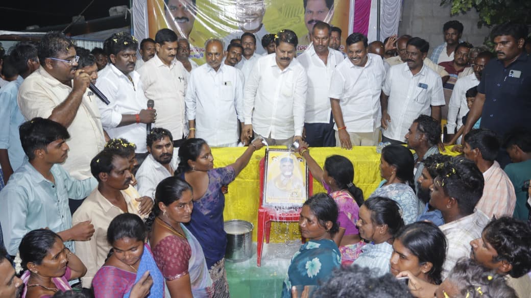 వెలిగొండ ప్రాజెక్టు నిర్వాసితులు