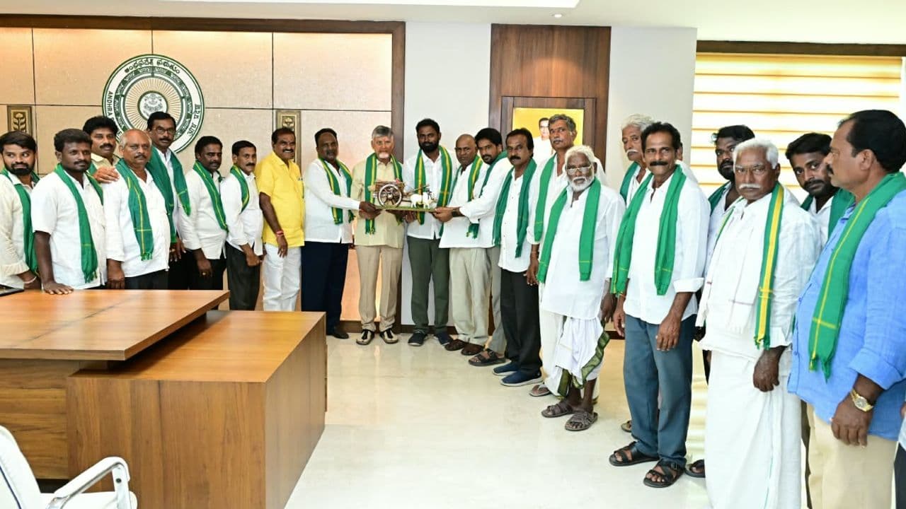 Farmers and irrigation association representatives felicitated Andhra Pradesh CM Chandrababu Naidu