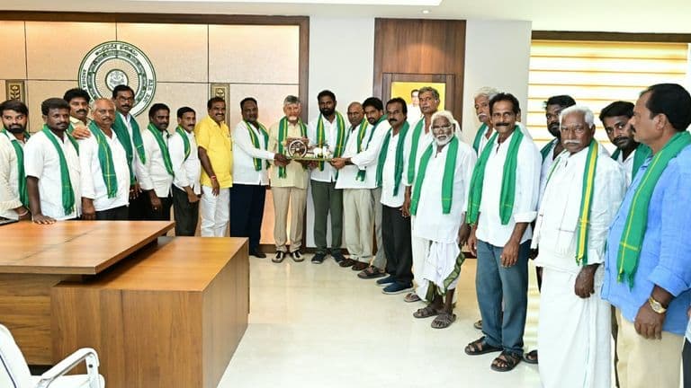 Farmers and irrigation association representatives felicitated Andhra Pradesh CM Chandrababu Naidu