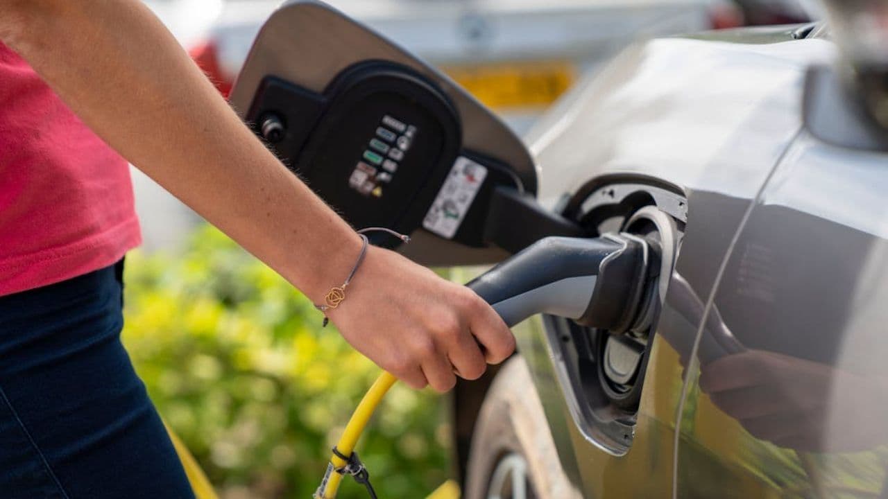 India’s EV Sales Cross 3.33 Lakh Units in Record September Surge