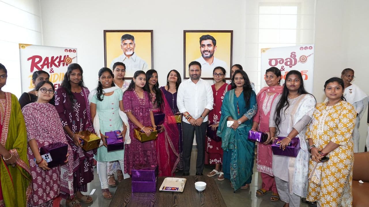 MP Sana satish celebrated Rakhi with Gen Z