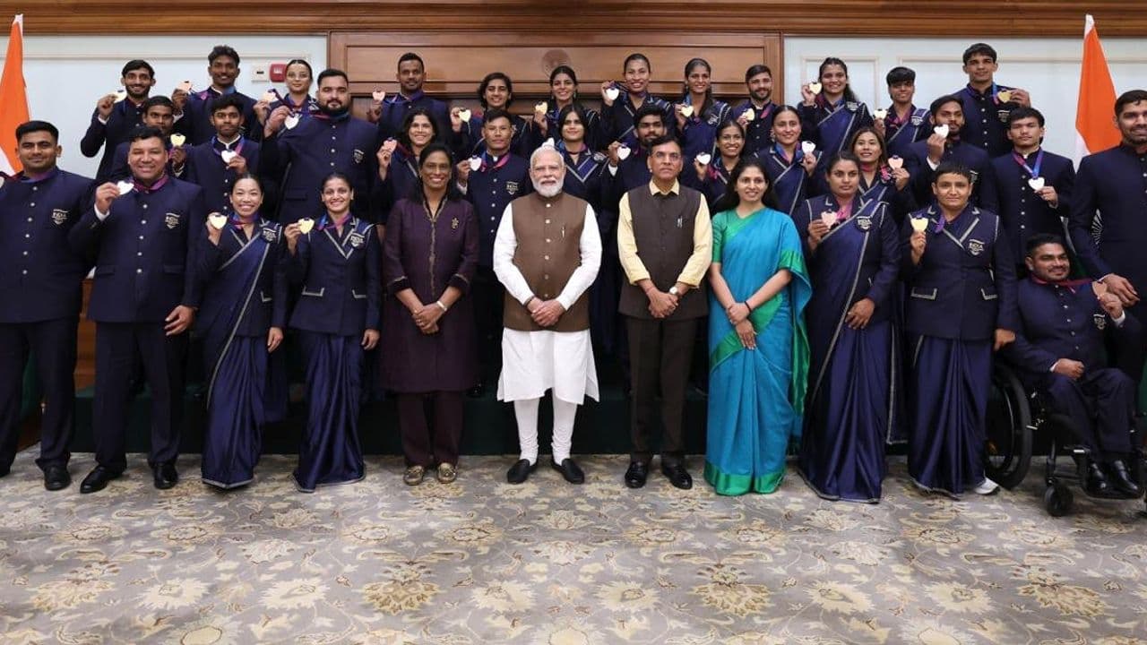 Prime Minister Shri Narendra Modi interacts with Commonwealth Games champions
